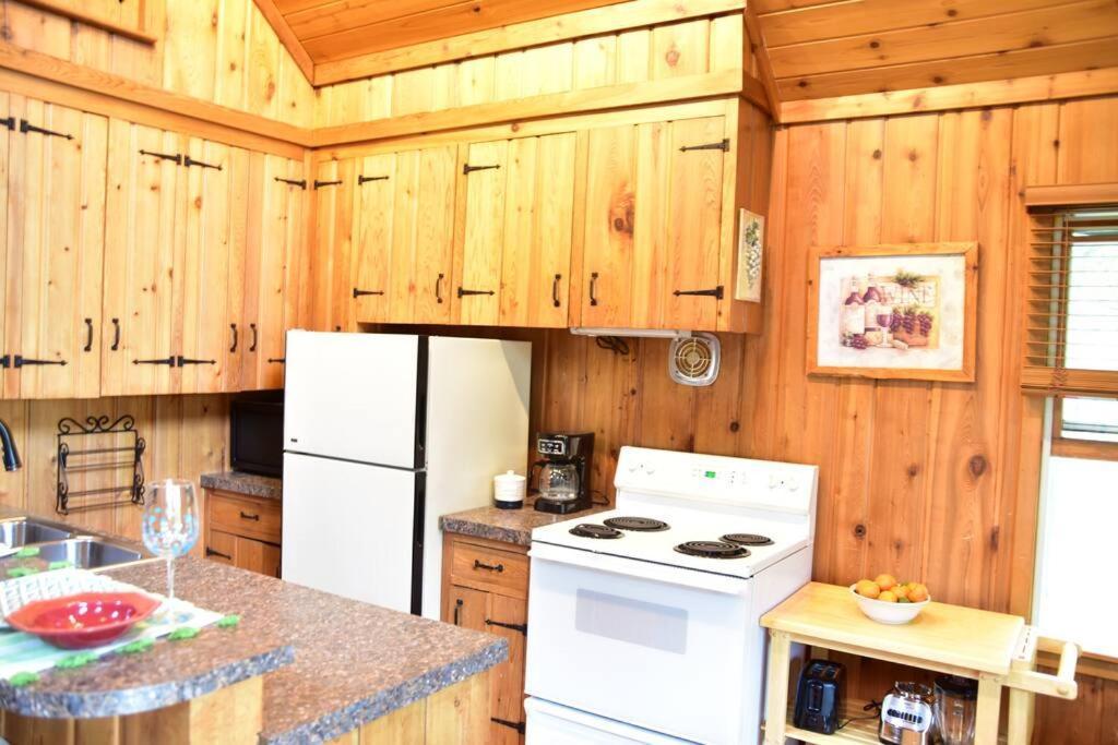 Quiet And Comfy 3Bed/2Bath - Chalet With Hot Tub. Cedar Luaran gambar