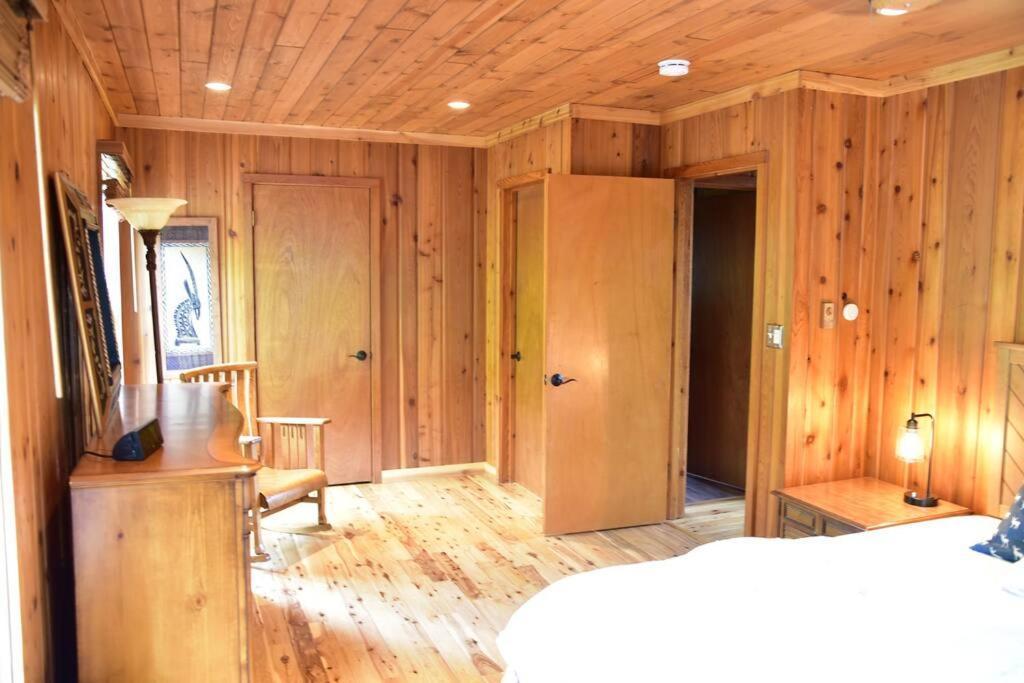 Quiet And Comfy 3Bed/2Bath - Chalet With Hot Tub. Cedar Luaran gambar