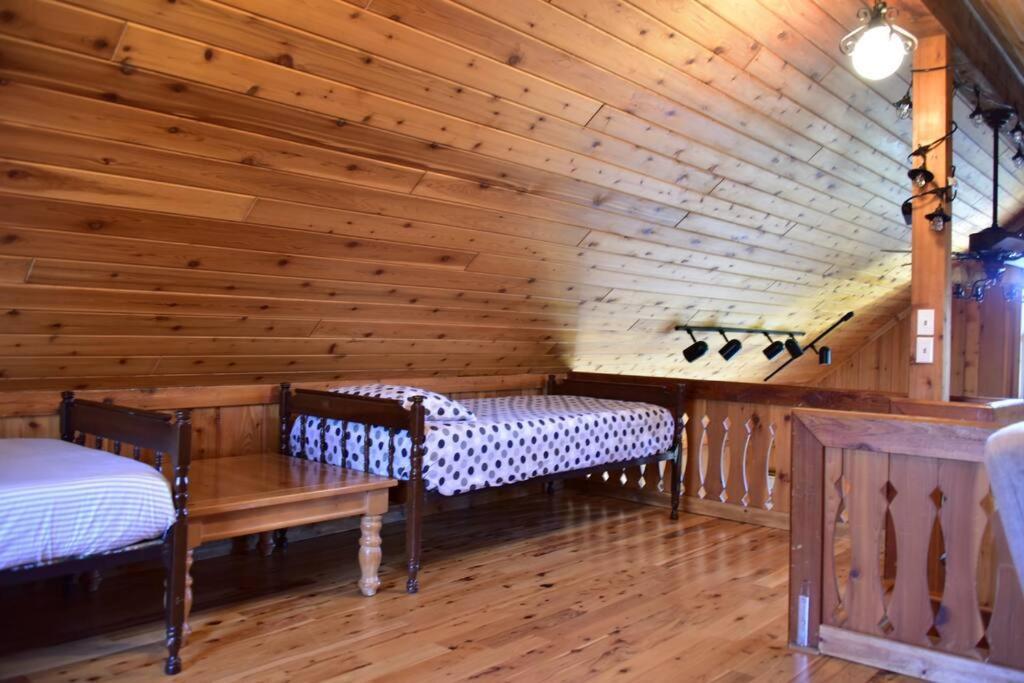 Quiet And Comfy 3Bed/2Bath - Chalet With Hot Tub. Cedar Luaran gambar