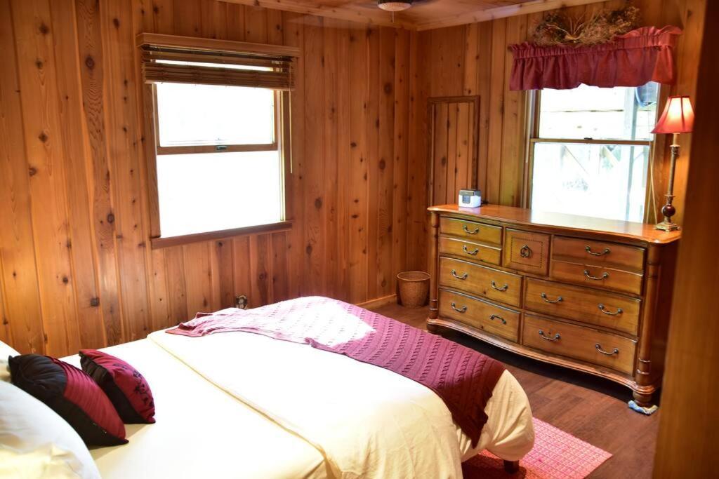Quiet And Comfy 3Bed/2Bath - Chalet With Hot Tub. Cedar Luaran gambar