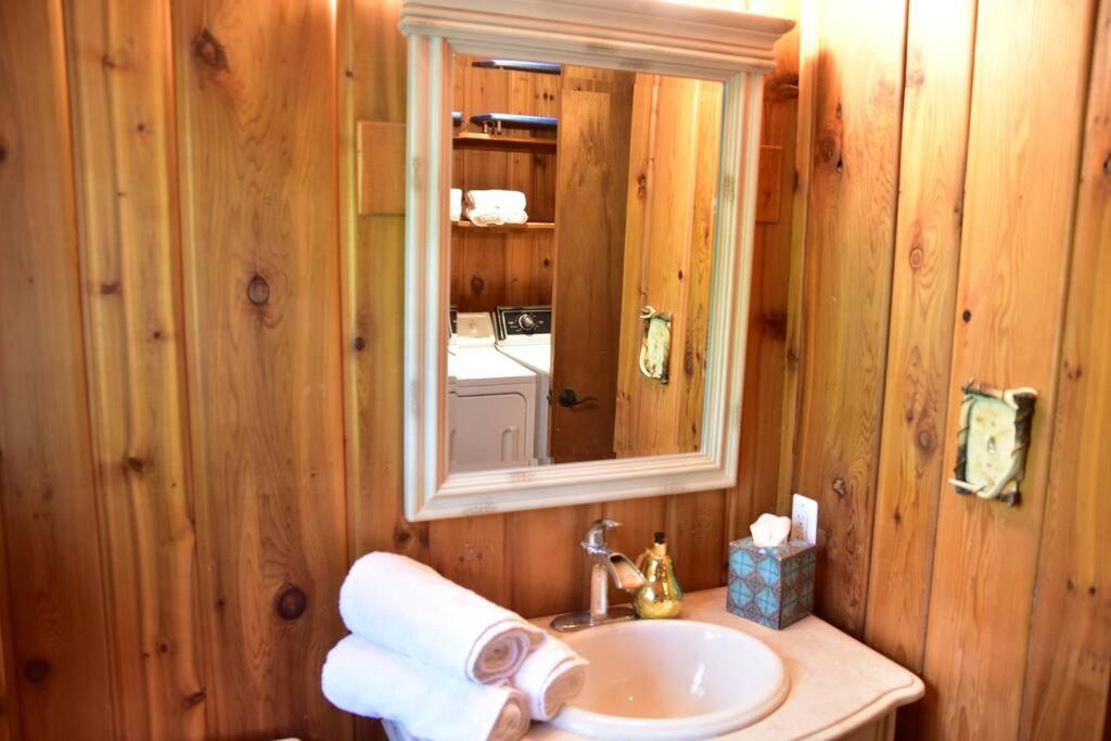 Quiet And Comfy 3Bed/2Bath - Chalet With Hot Tub. Cedar Luaran gambar