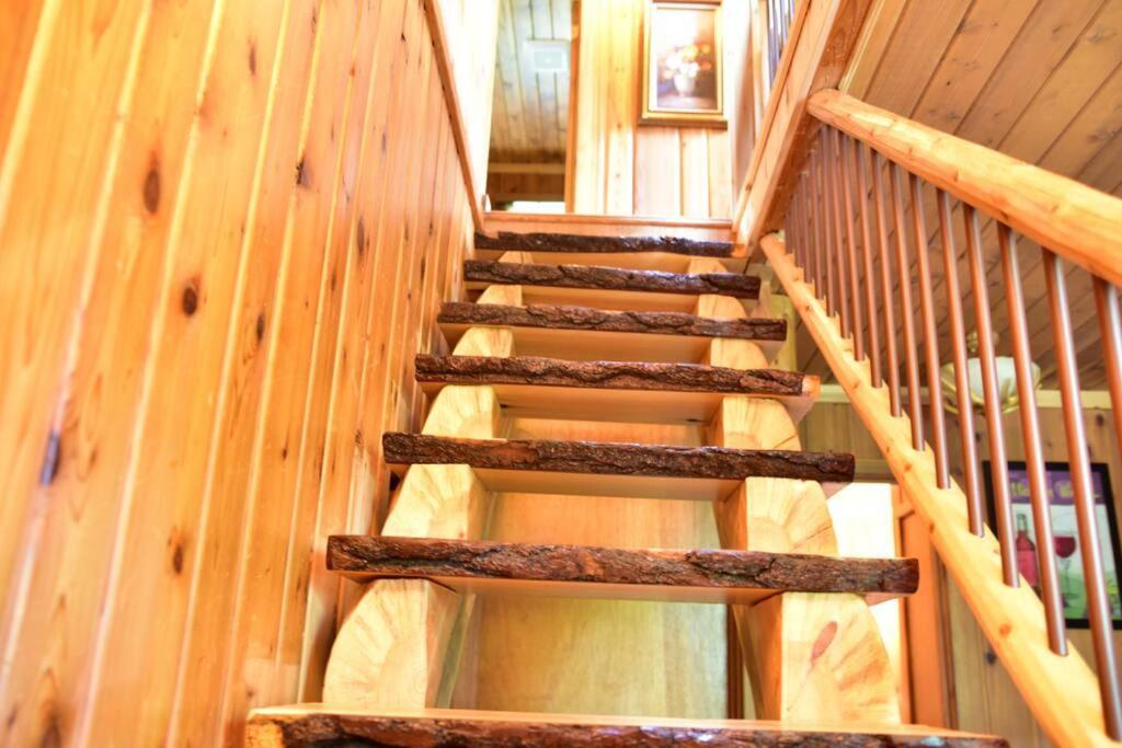 Quiet And Comfy 3Bed/2Bath - Chalet With Hot Tub. Cedar Luaran gambar