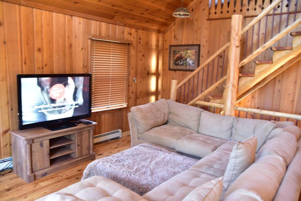 Quiet And Comfy 3Bed/2Bath - Chalet With Hot Tub. Cedar Luaran gambar