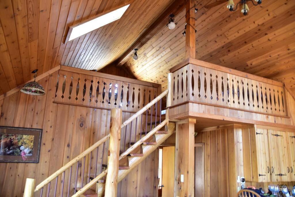 Quiet And Comfy 3Bed/2Bath - Chalet With Hot Tub. Cedar Luaran gambar