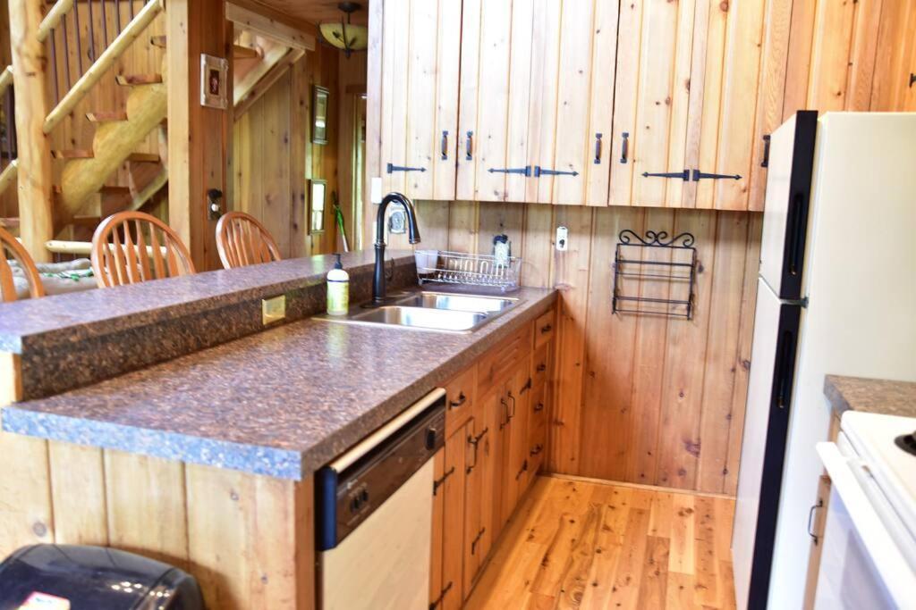 Quiet And Comfy 3Bed/2Bath - Chalet With Hot Tub. Cedar Luaran gambar