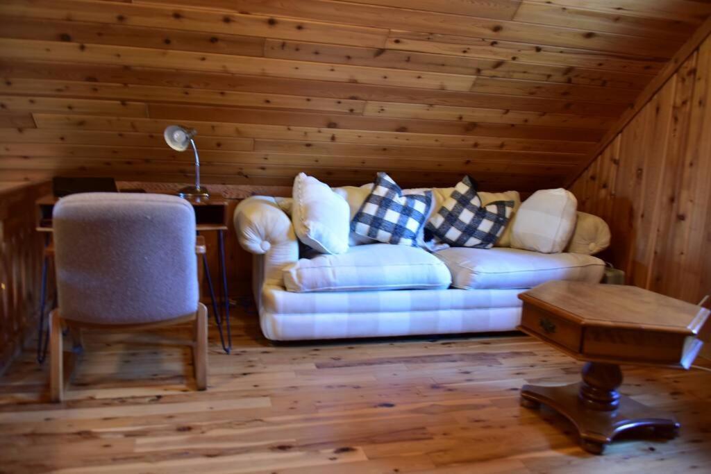 Quiet And Comfy 3Bed/2Bath - Chalet With Hot Tub. Cedar Luaran gambar